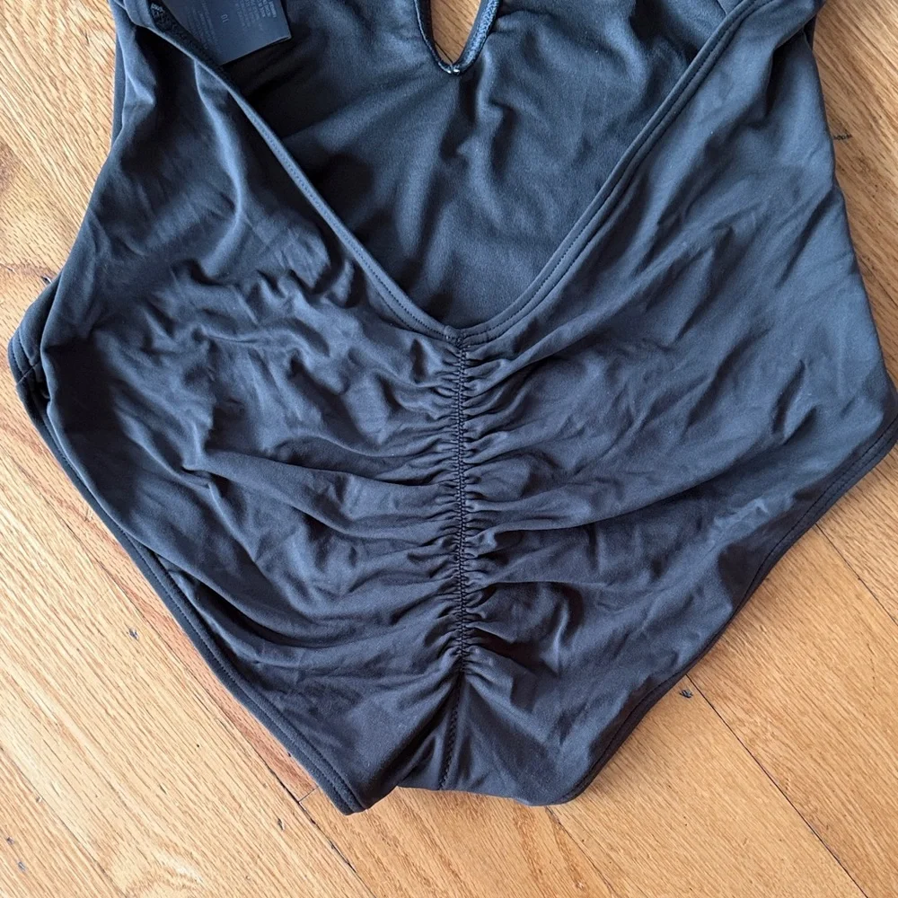 Vince Camuto Plunge One-Piece Swimsuit Womens 10 - Picture 6 of 8